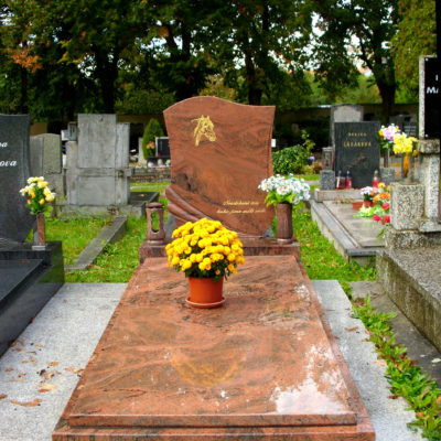 Kamenná náhrobní deska