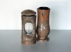 kamenný set váza a lampa