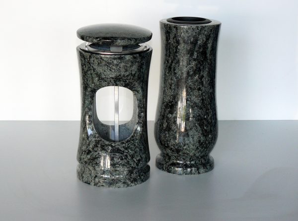 svítilna a váza granit